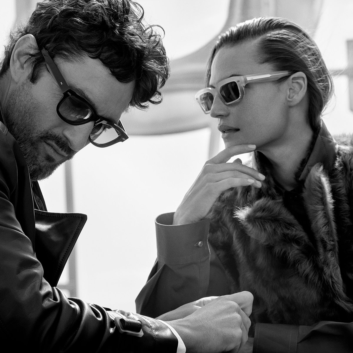 Brunello Cucinelli The Secret Hour kampanja sa dva modela i sunčanim naočarima
