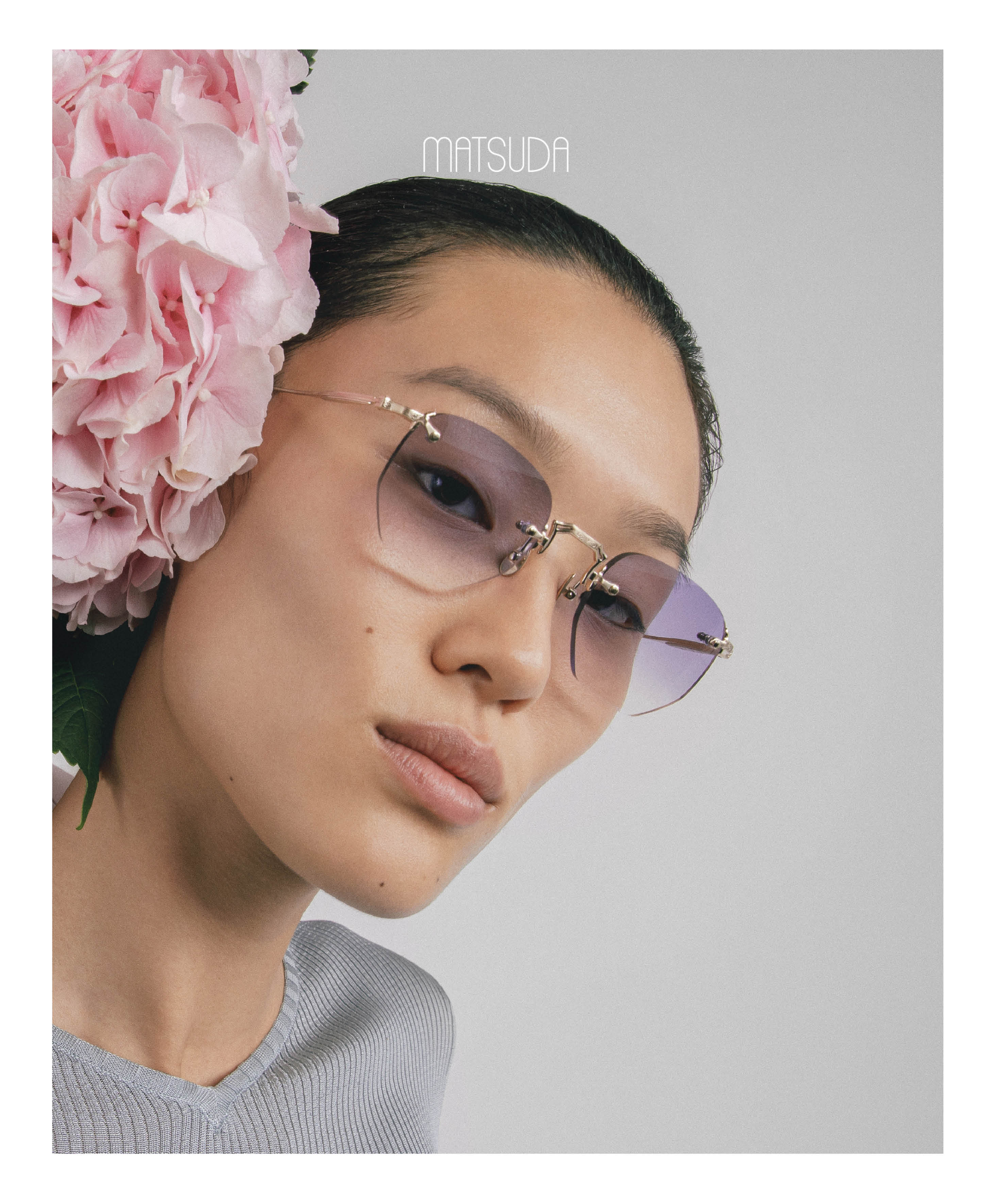 Ženski model u Matsuda naočarima M5006, FW25 Delicate by Nature kampanja